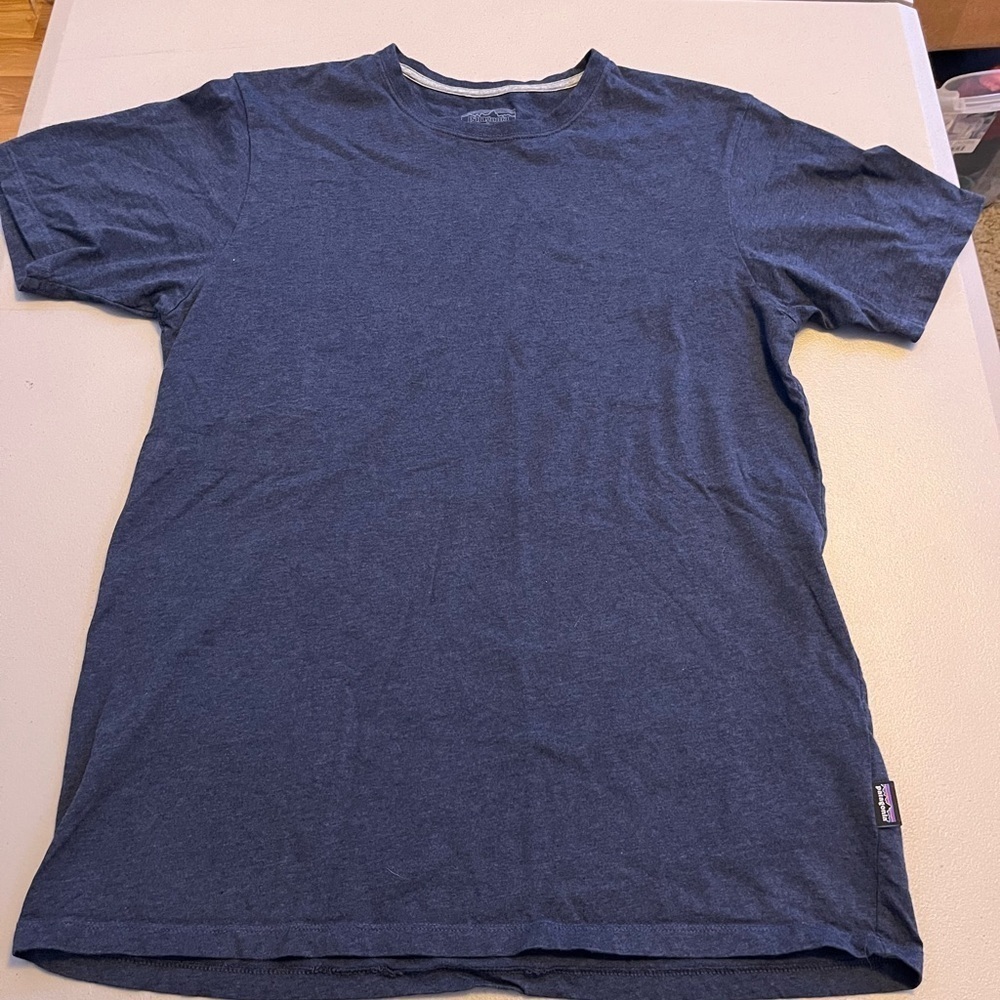 Patagonia men’s blue medium T-shirt